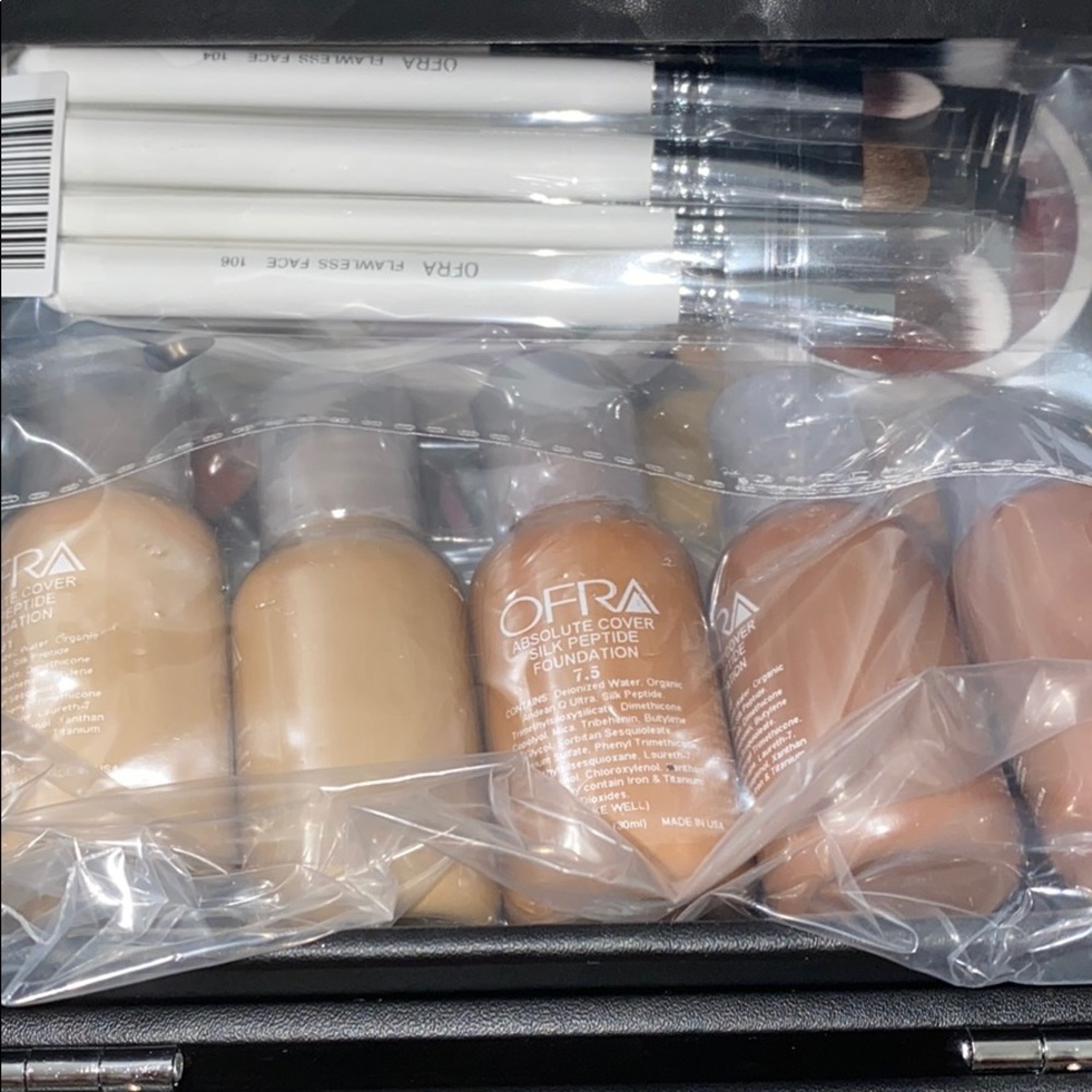 Make Up Kit - Picture 2 of 5